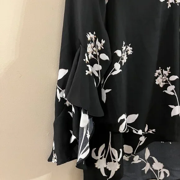 Vince Camuto Floral Ruffle Sleeve Blouse - Size M - Picture 4 of 6